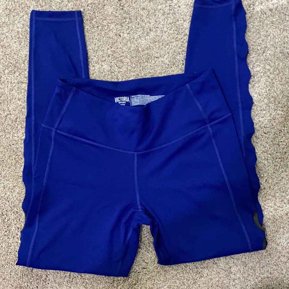 Victoria’s Secret Keyhole Side Detail Leggings M